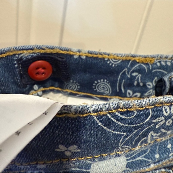 Levi's Denim Wide Leg Jeans with White Floral Boho Pattern - Picture 8 of 9